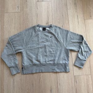 Nike | Versa Slash Training Crew Pullover | Grey